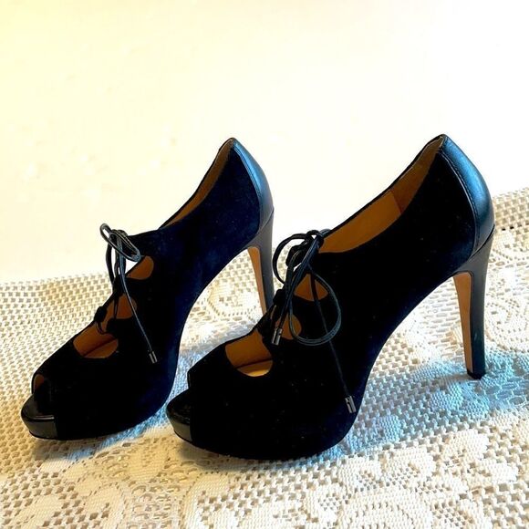 Talbots black suede tie up 4 inch high heels 8M - Picture 10 of 10